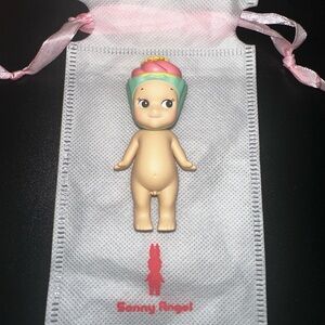 100% authentic Sonny Angel (cupcake). Brand new with original box